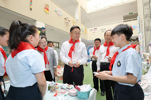 刘宁慰问1.jpg